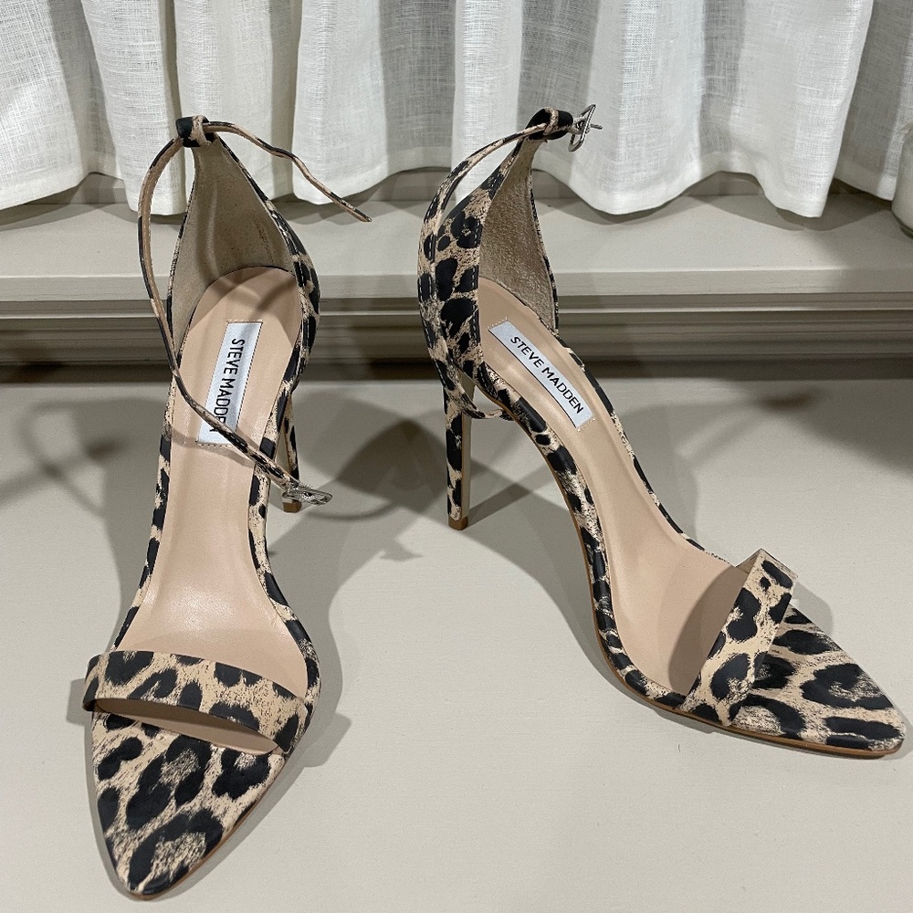 Steve Madden leopard pointed heels